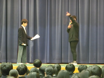 <!DOCTYPE html><!--[if IE 7]><html class="ie ie7" lang="ja"><![endif]--><!--[if IE 8]><html class="ie ie8" lang="ja"><![endif]--><!--[if !(IE 7) | !(IE 8)  ]><!--><html lang="ja"><!--<![endif]--><head><meta charset="UTF-8" /><meta name="viewport" content="width=device-width,initial-scale=1"><title>[広報]2025(令和7)年度　生徒の活動や活躍等トップページ｜岩出市</title><meta name="Keywords" content="" /><link rel="shortcut icon" type="image/x-icon" href="../common/images/favicon.ico" /><link rel="stylesheet" href="../common/css/style.css" media="all" /><link rel="stylesheet" href="css/style.css" media="all" /><link rel="stylesheet" href="../common/css/phone.css" media="all" /><!--[if lt IE 9]><script src="/common/js/html5shiv.js"></script><link rel="stylesheet" href="/common/css/ie.css" media="all" /><![endif]--><script src="../common/js/ga.js"></script><!-- WCVINDEX!index.html#whatsnew --><!-- WCVINDEX!../rss/feed.rss#rss1 --><!-- WCVINDEX!../rss/feed.rss#rss2 --></head><body id="top"><!-- WCVPASTE!html!parts-header.html --><script src="https://tsutaeru.cloud/assets/snippet/js/tsutaeru-v2.js?api_key=fb59b792-6df6-401c-ac5e-99d78cc5ff47"></script> <script src="https://tsutaeru.cloud/assets/snippet/js/tsutaeru_mo.js"></script> <script>  __tsutaeruMO.init({   access_token: '22ddd287-f560-4c15-bf07-df25f3982964',   exclusion_class: 'class_name',   toolbar: { message: true, fixed: false } });</script><div id="srOnly"><a href="#contents">本文へ移動</a></div><header id="header"> <hgroup id="site-header" class="innerbox">   <div id="siteName"><a href="index.html" title="岩出市立 岩出第二中学校">岩出市立 岩出第二中学校</a></div>  <div id="toolsArea">    <ul id="navi1">    <li class="accordion lang"><details><summary>Languages</summary>      <div class="accContent">      <ul class="subMenu">      <li><olang><a href="https://www.city.iwade.lg.jp/">日本語</a></olang></li>      <li><a target="_blank" href="https://iwade.j-server.com/LUCIWDC/ns/w3/jaen/">English</a></li>      <li><a target="_blank" href="https://iwade.j-server.com/LUCIWDC/ns/w3/jazh/">簡体中文</a></li>      <li><a target="_blank" href="https://iwade.j-server.com/LUCIWDC/ns/w3/jazhb/">繁體中文</a></li>      <li><a target="_blank" href="https://iwade.j-server.com/LUCIWDC/ns/w3/jako/">한국어</a></li>      </ul></div></details>    </li>    <li><script>_tsutaeru.speech.button()</script></li>    <li id="btJp">     <button type="button" id="btnJp"><span class="ico_jp"></span>やさしい日本語</button>     <button type="button" id="btnJp_bak" class="btBk noTTER jsBtn">もとのページをみる</button>    </li>    <li id="btKana">     <button type="button" id="btnKana"><span class="ico_kana"></span>ひらがなをつける</button>     <button type="button" id="btnKana_bak" class="btBk noTTER jsBtn"><span class="ico_kana_del"></span>ひらがなをけす</button>    </li>  </ul>    <ul id="navi2">    <li class="inversArea sp_del">      文字の色      <ul>      <li><button id="inverse-btn" class="accessible-button">白</button></li>      <li><button id="inverse-btn-blue" class="accessible-button">青</button></li>      <li><button id="inverse-btn-black" class="accessible-button">黒</button></li>      </ul>    </li>    <li class="inversArea sp_del">      文字サイズ      <ul id="fontsizeBox">      <li><button id="fontsize-enlarge" class="accessible-button">拡大</button></li>      <li><button id="fontsize-normal" class="accessible-button">標準</button></li>      </ul>    </li>    <li id="searchBoxArea"><div class="gcse-search"></div></li>    <li><a href="sitemap.html" class="btn_sitemap sp_del">サイトマップ</a></li>  </ul>  </div> </hgroup></header><!-- /WCVPASTE --><div id="topicpathbox" class="innerbox"><div id="topicpath">    <!-- WCVCRUMBS!>!toppage -->    <a href="../index.html">ホーム</a> > <a href="./">岩出第二中学校</a> > [広報]2025(令和7)年度　生徒の活動や活躍等トップページ<!-- /WCVCRUMBS -->  </div><!--/#topicpathbox--></div><div id="contentsbox"><div id="contents" class="innerbox">  <!-- WCVTABLE!../rows/kakukatopimage.rows!2 -->  <!-- /WCVTABLE!2 --><div id="primary2"><section><h1><!-- WCVTITLE!0 -->[広報]2025(令和7)年度　生徒の活動や活躍等トップページ<!-- /WCVTITLE --></h1><!-- WCVTABLE!../rows/article2.rows!3 --><!-- WCVROW!wa!0001 --><!-- wcvx_area_editor!0 --><h2>2025(令和7)年度　学校行事等</h2><h3>第75回&ldquo;社会を明るくする運動&rdquo;作文コンテストの表彰式がありました</h3><p>12月25日（木）和歌山地方合同庁舎において、&ldquo;社会を明るくする運動&rdquo;作文コンテストの表彰式がありました。本校から1年生岩倉琴音さんが、更生保護法人　和歌山県更生保護協会理事長賞を受賞しました。みんなが幸せに暮らせる社会について考えた、素晴らしい賞です。 本当におめでとうございます！</p><p>&nbsp;</p><h3>令和7年度　那賀地方中学校駅伝競走大会　男女アベック優勝の快挙！</h3><p>12月12日、冬の澄んだ空気の中で行われた「那賀地方駅伝競走大会」において、本校の駅伝チームが素晴らしい成績を収めました。結果は、男子・女子ともに見事な優勝！ 昨年に引き続き、伝統の襷（たすき）を繋ぎ、連覇の記録をさらに更新することができました。</p><p>陸上部だけでなく、様々な部活動から集まった「学校代表」の生徒たちが、自分の専門競技の垣根を越え、学校の誇りを胸に激走する姿は、見る者に深い感動を与えてくれました。</p><p>これまでの厳しい練習を支えてくださった保護者の皆様、沿道で温かい声援を送ってくださった地域の皆様に、心より感謝申し上げます。</p><p>優勝　男子Aチーム（今西彩人，藤田晃輔，竪雅来斗，並松真史，江口拓杜，渡辺侑紀）</p><p>　女子Aチーム（井手迫莉子，関愛衣寧，浅井美咲，山口愛永，川﨑実咲）</p><p>5位　女子Bチーム（和田萌依，菊池陽菜乃，松岡陽愛，川原桜咲，前田陽菜香）</p><p>6位　女子Cチーム（平嶋安珠，森田妃音，鬼原凛，沖奈々実，松尾心空）</p><p>&nbsp;</p><h3>岩出市文化祭ポスターコンクール</h3><p>「岩出市文化祭」の一環として開催されたポスターコンクール（テーマ：みんなで描く岩出市の現在と未来）において、本校の森脇さんが最優秀賞、御前さんが優秀賞に輝きました。</p><p>本日校長室にて行われた表彰式では、岩出市教育長より直接賞状を授与していただきました。森脇さんの作品は、ファイルにもなっています。</p><p>受賞、本当におめでとうございます！</p><p><img alt="6" height="270" src="images/123.png" width="360"><img alt="88" height="270" src="images/12.png" width="360"></p><p><img --="" 0="" 0001="" 0736-62-8851="" 1="" 2="" 2025-0313-1459-94_2025nendseitokatsudo.html="" 3="" 4="" 649-6216="" a="" acrobat="" adobe="" all="" alt="1" body="" button="" charset="UTF-8" city="" class="gotop" content="" contents="" contentsbox="" copyright="" dayn="" div="" fax:="" footer="" h3="" header="" height="270" hgroup="" href="#top" id="copy" ie="" if="" img="" iwade="" li="" link="" lt="" media="all" meta="" monthn="" name="Keywords" nav="" p="" parts-footer.html="" parts-header.html="" parts-sidemenu.html="" reader="" rel="stylesheet" rights="" rss1="" rss2="" script="" secondary="" span="" src="images/LDX_1.png" style="color: rgb(0, 0, 0);" target="_blank" tel:="" title="岩出市立 岩出第二中学校" toppage="" type="button" type1="" ul="" wcvadobe_reader="" wcvcrumbs="" wcvpaste="" wcvtext="" wcvtitle="" wcvx_area_editor="" whatsnew="" width="360" year=""></p><h3>文化作品に係る表彰</h3><p>文化作品に係る表彰がいくつも届いています。</p><p>・歯・口の健康に関する図画・ポスター　佳作　2年　山下伊織</p><p>・社会を明るくする作文　和歌山県更生保護協会理事長賞　1年　岩倉琴音</p><p>・税の作文　</p><p>　橋本・伊都・那賀租税教育推進協議会　会長賞　3年　吉村なな</p><p>　紀北納税貯蓄組合連合会　優秀賞　3年　金田姫菜</p><p>・令和6年度岩出市PRWebサイトコンテスト　最優秀賞　2年　御前綾哩　優秀賞　2年　坂　颯真　2年　成田優月</p><p>&nbsp;たくさんの賞をもらえたこと、本当におめでとうございます。</p><p>皆さんがこの作品を作るために、一生懸命がんばったこと、考え抜いたことが、きちんと評価されたんだなと思って、私たちも本当に嬉しいです。</p><h3>土砂災害防止ポスター　和歌山県最優秀賞</h3><p>2年生　笠井柚結さんが、夏休みの自由課題として制作した「土砂災害防止ポスター」が和歌山県で最優秀賞に選ばれました。本日（12月10日）和歌山県土砂災害啓発センター所長が来校され、表彰式が校長室で行われました。</p><p><img alt="４" height="270" src="images/CIMG1426.JPG" width="360"><img alt="５" height="270" src="images/CIMG1425.JPG" width="360"></p><p>&nbsp;</p><p><img alt="1" height="225" src="images/kocchi.jpeg" width="300"></p><p>土砂災害をテーマにしており、山肌が崩れ、木々がなぎ倒され、土砂が道路に流れ出している様子が、非常にリアルで緊迫感のあるタッチで描かれています。</p><p>最優秀賞、おめでとうございます！</p><h3>嬉しい報告が続々と</h3><p>岩出二中の生徒たちが様々な分野のコンクールで素晴らしい成績を収めています！</p><p>【絆ポスター】</p><p>優秀作品　1年　川﨑陽斗　・　木村　仁依菜</p><p>【少年メッセージ2025】</p><p>和歌山県大会入賞・岩出市審査会優秀賞　1年　岩倉琴音</p><p>【社会を明るくする作文コンクール】</p><p>入賞　2年　久保茂敢，宮本健太，石橋凛子</p><p>　1年　南出結波，岩倉琴音，沖村凛</p><p>【差別をなくす人権作文】</p><p>2年　北山芽依　1年　中井陽菜　1年　中田波</p><p>【和歌山ジュニア県展】</p><p>立体の部　特別賞　2年　笠井柚結</p><p>【ごはん・お米とわたし　図画コンクール】</p><p>入選　2年　笠井柚結</p><p>【岩出市文化祭「みんなで描く岩出市の現在と未来」】</p><p>最優秀賞　2年　森脇修喜</p><p>優秀賞　2年　御崎綾哩</p><p>【楽しい子育て全国キャンペーン「三行詩」】</p><p>PTA連合会会長賞　2年　穂谷心都</p><p>【中高生ビブリオバトル岩出市大会】</p><p>チャンプ（県大会出場）　2年　橋爪翔祐　「君たちはどう生きるか」</p><p>この成功体験を自信とし、今後もさらに大きな目標に向かって果敢に挑戦し続けることを期待しています。本当におめでとうございます！</p><h3>10月30日,31日　感動祭が行われました</h3><p>先日、本校の感動祭が開催されました。生徒たちはこの日のために時間をかけて準備を進め、その成果を存分に発揮しました。</p><p>特に、体育館での合唱コンクールでは、各クラスが練習の成果を出し切り、美しいハーモニーを響かせました。心を一つにした真剣な歌声は、聴く人みんなに深い感動を与えました。</p><p>特別教室には、科学部や読書部､生け花部や美術部など、各クラブや有志で制作された作品が、所狭しと展示されました。</p><p><img alt="２" height="270" src="images/CIMG1284.JPG" width="360"><img alt="１" height="270" src="images/IMG_9889.JPG" width="360"></p><p><img alt="３" height="270" src="images/asset.jpg" width="360"><img alt="６" height="270" src="images/IMG_1961.jpg" width="360"></p><p><img alt="６" height="270" src="images/IMG_1853.jpg" width="360"><img alt="３" height="270" src="images/IMG_1974.jpg" width="360"></p><h3>7月11日（金）夏の大会の壮行会をしました</h3><p>7月11日（金）6限　オンラインで夏の大会の壮行会を行いました。</p><p>明日から始まる夏の大会、悔いのないように思いっきり全力で競技してください！</p><p>大会会場一覧&rarr;<a href="files/ichiran1.pdf">files/ichiran1.pdf<img alt="PDFファイル" class="wcv_ww_fileicon" src="../_wcv/images/icon/pdf.gif"><span class="wcv_ww_filesize">(292KB)</span></a></p><h3><span style="font-size: 18.88px;">7月15日(火)　</span>3年生　防災訓練をしました</h3><p>7月15日（火）3限・4限、防災訓練を行いました。<br>この訓練は、万が一の災害発生時に生徒たちが適切な判断を下し、安全に行動できるよう、具体的な行動手順と心構えを身につけることを目的とし、那賀消防組合中消防署の職員の方が来校し，3年生に指導してくれました。今回の防災訓練を通して、生徒たちは災害に対する意識をさらに高めることができたようです。ご家庭でも、災害時の連絡方法や避難場所について話し合うなど、この機会に防災意識を高めていただければ幸いです。</p><p><img alt="１" height="270" src="images/IMG_6535.JPG" width="360"><img alt="２" height="270" src="images/IMG_6549.JPG" width="360"></p><p>&nbsp;</p><p>&nbsp;</p><p>&nbsp;</p><h3>６月20日　生徒総会をDXで！</h3><p>今年度の生徒総会は、これまでの形式から一歩進み、デジタル技術を積極的に活用したDX生徒総会として開催されました。この新たな試みは、生徒会役員を中心に準備を進め、生徒全員がより参加しやすく、意見を表明しやすい環境を創出することを目的としました。</p><p><img alt="１" height="270" src="images/P6200034.JPG" width="360"><img alt="２" height="270" src="images/P6200037.JPG" width="360"></p><p>&nbsp;</p><p>総会資料は事前にPDF形式で配布し、議案に対する承認や質問、意見の表明には、タブレットからアクセスできるリアルタイム投票システムを活用しました。</p><p><img alt="１" height="270" src="images/P6200038.JPG" width="360"><img alt="４" height="270" src="images/P6200044.JPG" width="360"></p><p>今回のDX生徒総会は、生徒の主体性を尊重し、より良い学校生活を生徒自らが創造していくための可能性を大きく広げる一歩となりました。今後もデジタル技術の利点を最大限に活かし、生徒会活動のさらなる活性化と、生徒一人ひとりが輝ける学校づくり、そして各授業にもDXを取り入れて生徒一人ひとりの理解度や進度に合わせて、最適な教材や問題を提供していけるよう取り組んでいきます。</p><p><img alt="４" height="270" src="images/P6200049.JPG" width="360"><img alt="０" height="270" src="images/P6200046.JPG" width="360"></p><h3>6月6日　春の県大会に向けての壮行会を行いました</h3><p>6月6日（金）6限に県大会に向けての壮行会を行いました。</p><p>明日から始まる県大会，競技できることに感謝し，正々堂々頑張ってきてください。</p><p><img alt="１" height="180" src="images/CIMG0296_0.JPG" width="270"><img alt="２" height="180" src="images/CIMG0300_0.JPG" width="270"><img alt="３" height="180" src="images/CIMG0302_0.JPG" width="270"></p><p>　バレーボール部男子　ソフトテニス男子　ソフトテニス女子</p><p><img alt="３" height="180" src="images/CIMG0304_0.JPG" width="270"><img alt="５" height="180" src="images/CIMG0306_0.JPG" width="270"><img alt="４" height="180" src="images/CIMG0308_0.JPG" width="270"></p><p>　卓球女子　剣道部　柔道部</p><p><img alt="３" height="180" src="images/CIMG0310_1.JPG" width="270"></p><p>　生徒会からの激励の言葉　</p><h3>5月30日（金）躍動祭を行いました</h3><p>5月30日（金）に開催された躍動祭は、当日の朝までお天気が心配されましたが、生徒たちの願いが通じたのか、最後まで雨に降られることなく無事に開催することができました。</p><p>生徒たちは、練習の成果を存分に発揮し、その輝く笑顔とひたむきな姿に、私たちも大きな感動をもらいました。</p><p>生徒一人ひとりが主役となって輝いた一日となりました。</p><p>保護者の皆様及びPTA役員の皆様におかれれましては、ご協力ありがとうございました。</p><p><img alt="11" height="270" src="images/IMG_0.JPG" width="360"><img alt="２" height="270" src="images/IMG_1.JPG" width="360"></p><p><img alt="３" height="270" src="images/DSCN5043_0.JPG" width="360"><img alt="４" height="270" src="images/IMG_2.JPG" width="360"></p><p><img alt="６" height="270" src="images/IMG_12.JPG" width="360"><img alt="７" height="270" src="images/IMG_13.JPG" width="360"></p><h3>5月16日（金）除草作業を行いました</h3><p>来る5月30日（金）躍動祭に向けて、グラウンドの除草作業を行いました。</p><p>たくさんの生徒がお手伝いしてくれ、すっかりきれいなグラウンドに生まれ変わりました。</p><p>保護者の皆様、躍動祭にお越しの際は、きれいになったグラウンドにも目を向けてくださいね。</p><p><img alt="ｋ" height="270" src="images/IMG_0.jpeg" width="360"><img alt="ｌ" height="270" src="images/IMG_1.jpeg" width="360"></p><h3>4月24日（木）・25日（金）　授業参観</h3><p>4月24日（木）25日（金）２・３限に授業参観を行いました。２日間で延べ212名の保護者様にお越しいただき，誠にありがとうございました。</p><p><img alt="１" height="270" src="images/RIMG1516.JPG" width="360"><img alt="11" height="270" src="images/RIMG1517.JPG" width="360"></p><h3>4月10日（木）クラブ・チーム紹介</h3><p>4月10日（木）6時間目にクラブ・チーム紹介を行いました。</p><p>どのクラブも個性あふれる紹介をしてくれ，1年生の皆さんに各クラブ・チームの魅力が伝わる，良い機会になったことと思います。</p><p><img alt="１" height="270" src="images/RIMG1447.JPG" width="360"><img alt="２" height="270" src="images/RIMG1486.JPG" width="360"><img alt="４" height="270" src="images/RIMG1474.JPG" width="360"><img alt="7" height="270" src="images/1RIMG1430.JPG" width="360"><img alt="6" height="270" src="images/5RIMG1444.JPG" width="360"></p><h3>令和7年度　入学式</h3><p>本日4月9日（水）令和7年度入学式を挙行いたしました。晴天に恵まれ新入生182名が新たな一員となりました。</p><p>式典では担任から一人一人名前が呼ばれ，真新しい制服に身を包み，少し緊張した面持ちの中にも，希望に満ちた笑顔が印象的でした。</p><p>これから始まる学校生活への期待が膨らむ入学式となりました。</p><p><img alt="１" height="270" src="images/CIMG9267.JPG" width="360"><img alt="２" height="270" src="images/CIMG9279.JPG" width="360"></p><h3>令和7年度　新任式・始業式</h3><p>令和7年4月8日（火）新しい学年クラスでのスタートです。今年度から岩出第二中学校で勤務してくださる先生方の紹介のあと，校長先生，生徒指導主任三橋先生からお話をいただきました。</p><p>校長先生からは「目標を立てる」「ルールを守る」「人にやさしく」の３つ柱を大切に今年度過ごすようお話がありました。加えて生徒指導の三橋先生からはあいさつをしっかり行おうとのお話をいただきました。</p><p><img alt="１" height="270" src="images/2.png" width="360"><img alt="２" height="270" src="images/1.png" width="360"></p><!-- /wcvx_area_editor --><!-- /WCVROW!0001 -->    <!-- /WCVTABLE!3 --><!-- Adobe Reader 自動表示 --><!-- WCVADOBE_READER!type1 --><div class="wcv-floatbox-left clearfix"><a href="https://get.adobe.com/jp/reader/" target="_blank"><img src="/common/images/Get_Adobe_Acrobat_Reader_158x39.png" class="imgleft" alt="アドビリーダーのダウンロード" width="158" height="39" /></a>PDFファイルをご覧になるには、Adobe Acrobat Readerが必要です。<br /><a href="https://get.adobe.com/jp/reader/" target="_blank">アドビシステムズ社のサイト</a><img alt="このリンクは別ウィンドウで開きます" class="wcv_ww_newwindowicon" src="/_wcv/images/icon/blank.gif">より無償でダウンロードできます。</div><!-- /WCVADOBE_READER --><!-- /Adobe Reader 自動表示 --></section><!--/#primary2--></div><!-- WCVPASTE!html!parts-sidemenu.html --><div id="secondary">      <nav class="cateBox">  <h3 class="h3_cate"><!-- WCVTEXT!1 -->Contents<!-- /WCVTEXT --></h3>  <div class="catein">  <!-- wcvx_area_editor!1 --><ul>	<li><a href="koucho_aisatsu.html"><img alt="学校長挨拶" height="37" src="images/logo_gakkochoaisatu.png" style="color: rgb(0, 0, 0);" width="130"></a></li>	<li><a href="chiiki_gaiyo.html"><img alt="地域概要" height="36" src="images/logo_tiikigaiyou.png" width="107"></a></li>	<li><a href="gakko_gaiyo.html"><img alt="学校概要" height="36" src="images/logo_gakkogaiyou.png" width="107"></a></li>	<li><a href="kouka.html"><img alt="校歌" height="36" src="images/logo_kouka.png" width="107"></a></li>	<li><a href="kyoiku_mokuhyo.html"><img alt="教育目標" height="36" src="images/logo_kyouikumokuhyo.png" width="108"></a></li>	<li><a href="2020-0708-1100-94.html"><img alt="警報発令の対応" height="36" src="images/logo_kishoukeihou.png" width="175"></a></li>	<li><a href="map.html"><img alt="アクセス" height="34" src="images/logo_akusesu.png" width="91"></a></li>	<li><a href="2024-0423-1840-94nenkangyouji2024.html"><img alt="年間行事" height="36" src="images/logo_nenkangyouji.png" width="106"></a></li>	<li><a href="ikuyukai-nenkan.html"><img alt="育友会活動" height="36" src="images/logo_ikuyukai.png" width="126"></a></li>	<li><a href="2023-1120-1228-94ikuyukai_index.html"><img alt="保護者連絡等" height="37" src="images/logo_hogosharenraku.png" width="152"></a></li>	<li><a href="2025-0318-2020-94seitokaikatsudo_top.html"><img alt="生徒会活動" height="37" src="images/logo_seitokaikatudo.png" width="129"></a></li>	<li><a href="club_team.html"><img alt="クラブ・チーム活動" height="37" src="images/logo_kurabu.png" width="192"></a></li>	<li><a href="2025-0315-1045-94seitokatsudotou_index.html"><img alt="生徒の活躍活動等" height="37" src="images/logo_seitokatuyakukatudou.png" width="199"></a></li>	<li><a href="2025-0315-1045-94seitokatsudotou_index.html"><img alt="1" height="180" src="images/LDX_1.png" width="179"></a></li>	<br>	&nbsp;</ul><!-- /wcvx_area_editor --></div>  </nav>  <!-- WCVTABLE!../rows/sidemenuarea.rows!4 --><!-- /WCVTABLE!4 --><!-- /#secondary --></div><!-- /WCVPASTE -->  <div class="alert-day">最終更新日:<!-- WCVPASTE!year -->2026<!-- /WCVPASTE -->年<!-- WCVPASTE!monthn -->2<!-- /WCVPASTE -->月<!-- WCVPASTE!dayn -->3<!-- /WCVPASTE -->日</div><!-- /#contents --></div><!-- WCVPASTE!html!parts-footer.html --><footer id="footer">  <div id="footer-common" class="innerbox">  <div class="gotop"><a href="#top">上に戻る</a></div>      <p><strong>岩出市立 岩出第二中学校</strong><br>〒649-6216 和歌山県岩出市野上野155<br>TEL: 0736-62-8851　FAX: 0736-62-8852</p>  </div><div id="copy">  <p>Copyright &copy; Iwade city All rights reserved.</p></div></footer><script src="../common/js/jquery.min.js"></script><script src="../common/js/jquery.accessible.js"></script> <script src="../common/js/jquery.cookie.js"></script> <script src="../common/js/jquery.js"></script> <script src="../common/js/retina.min.js"></script><script async src="https://cse.google.com/cse.js?cx=006079739333935078979:gs4x2-cn9va"></script><!-- /WCVPASTE --><!-- /#contentsbox --></div></body></html><!-- WCVTEMPLABEL!/var/www/html/sc-iwa2chu/2025-0313-1459-94_2025nendseitokatsudo.html -->