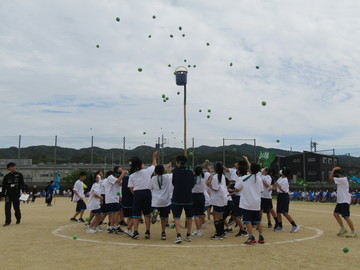 ２
