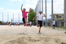 走り幅跳びの画像