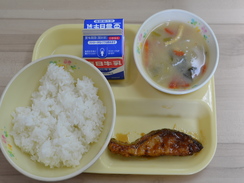 給食献立表(アレルギー表含)の画像