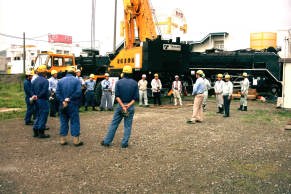 作業前には入念な打合せが行われました。の画像